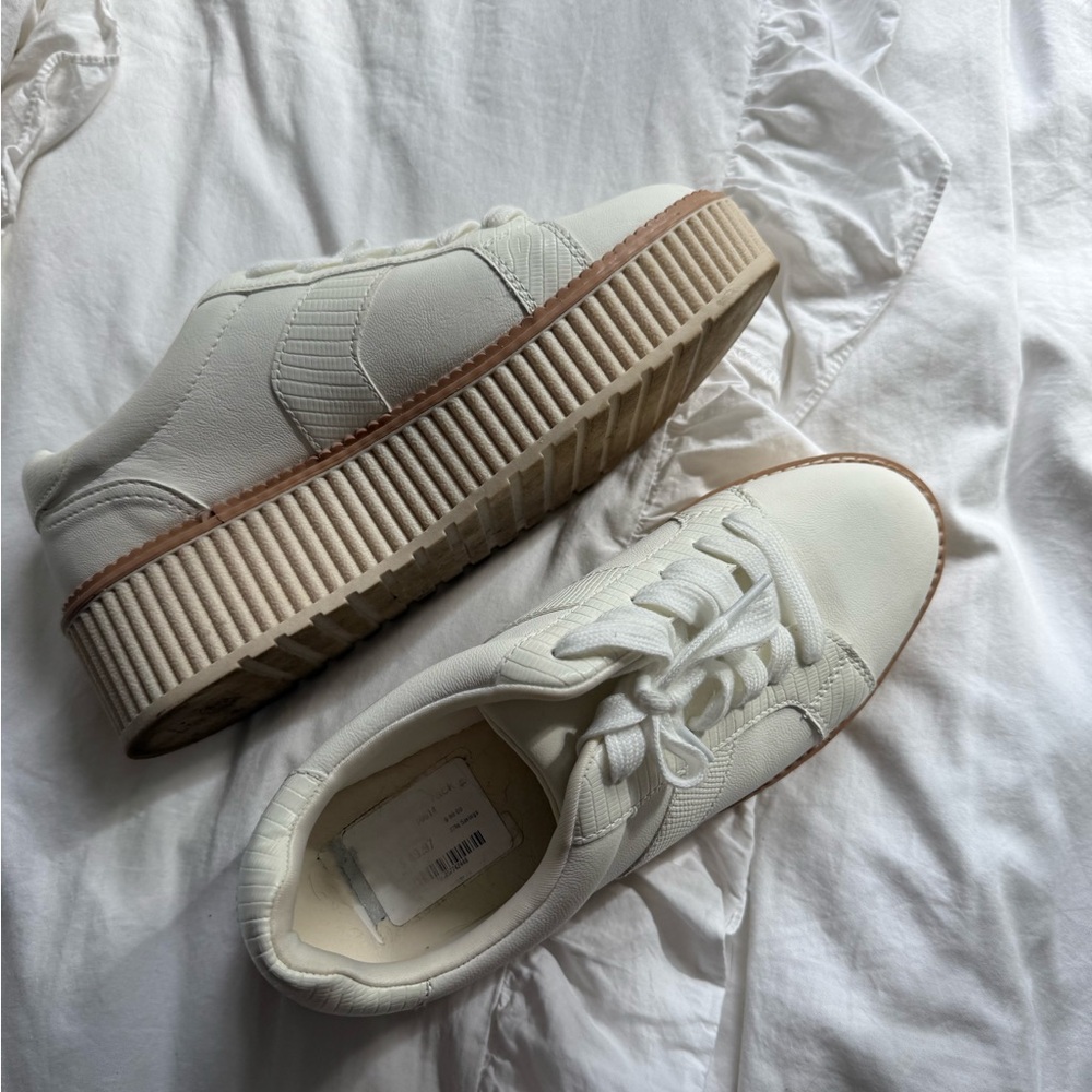 Dolce Vita Cream Platform Sneakers - Picture 4 of 4